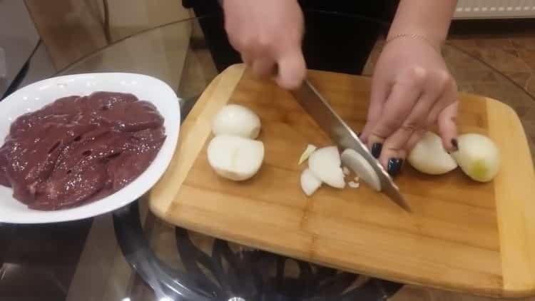 Pregătiți ingredientele pentru gătit.