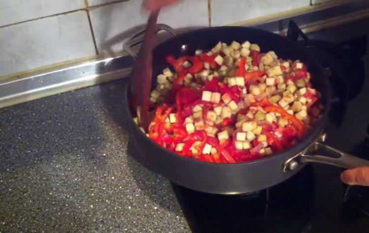 Mischen Sie die Zutaten zum Kochen.