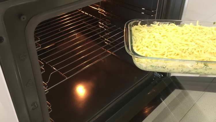 trimiteți caserola la cuptor