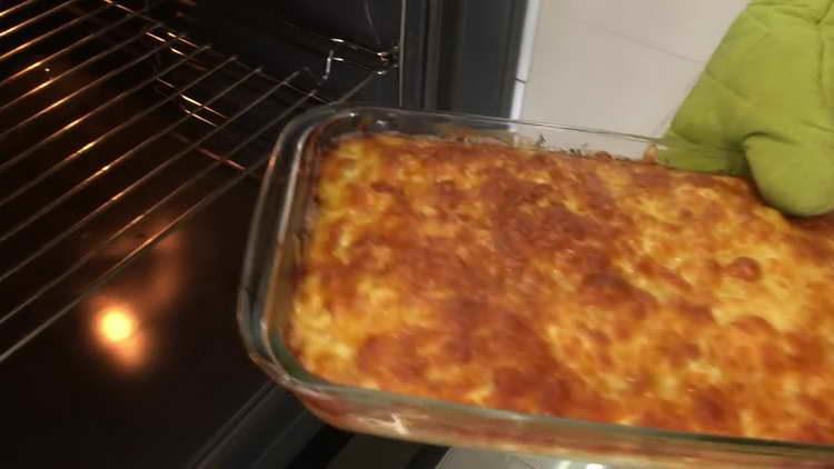 coaceți caserola până se rumenesc