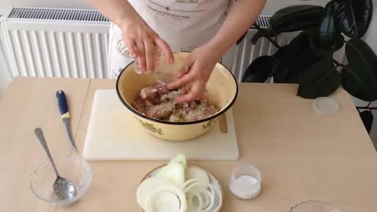 Fügen Sie Öl hinzu, um zu kochen