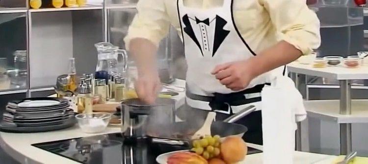 Bollire l'acqua per cucinare