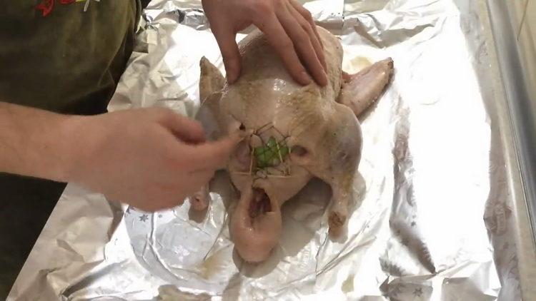 Zszyj kaczkę do gotowania