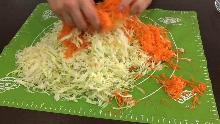 Ihanda ang mga sangkap para sa pagluluto.