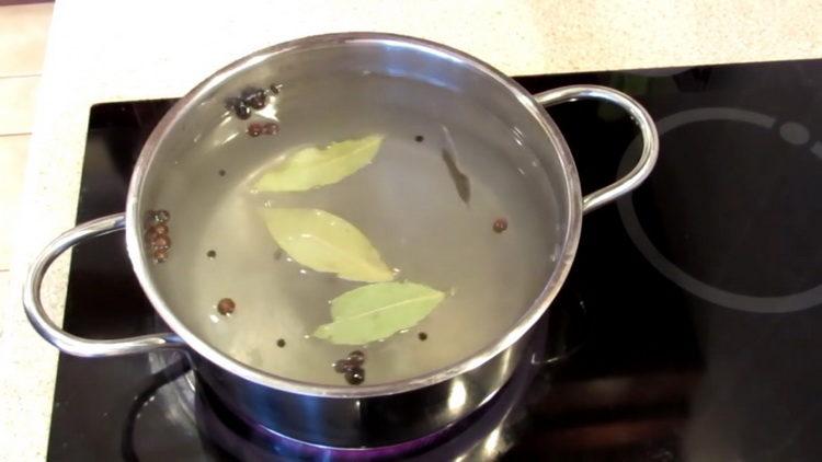 Fügen Sie Gewürze hinzu, um zu kochen