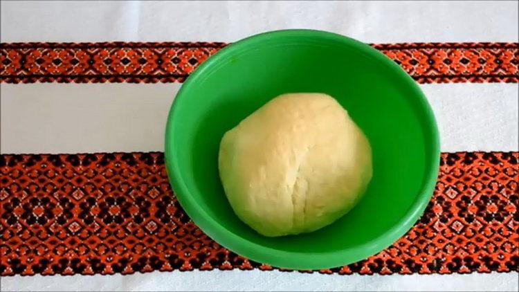 Amasar la masa para cocinar