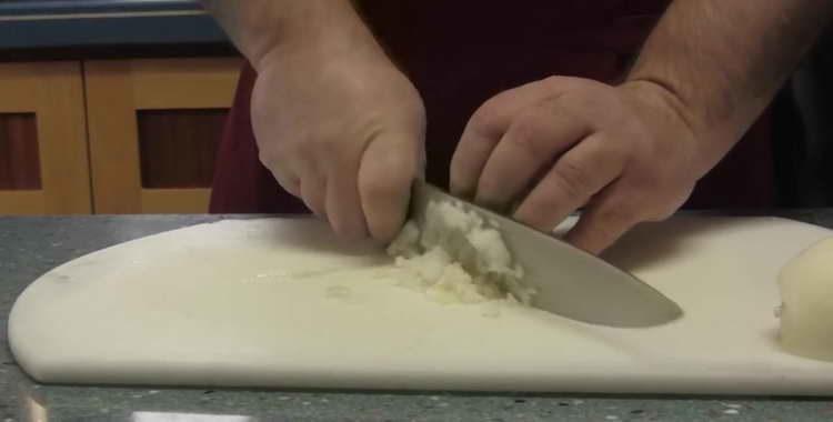 režim cibule malých kostek