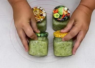 La collita de grosella per a l’hivern: una deliciosa salsa per a carn o peix 🥣