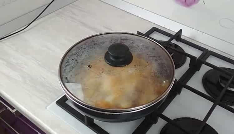 Hühnerleber in saurer Sahne ist fertig