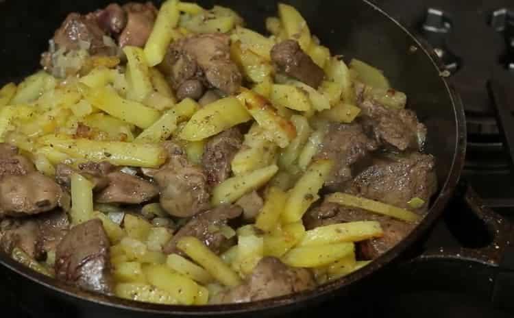 Přidejte sůl a pepř k vaření