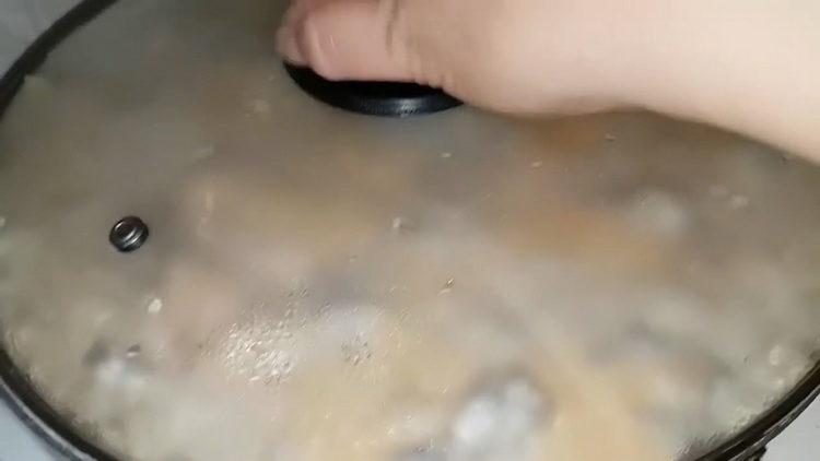 Покрийте съставките за готвене.