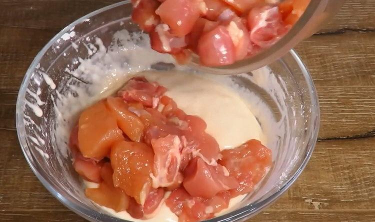 Pregătiți ingredientele pentru gătit.