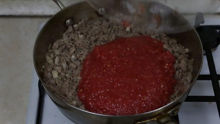 Combina los ingredientes para cocinar.