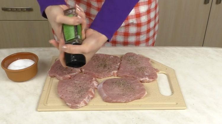 Подгответе съставките за готвене.