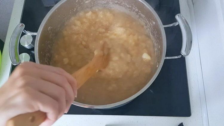 Smíchejte ingredience, abyste vytvořili koktejl