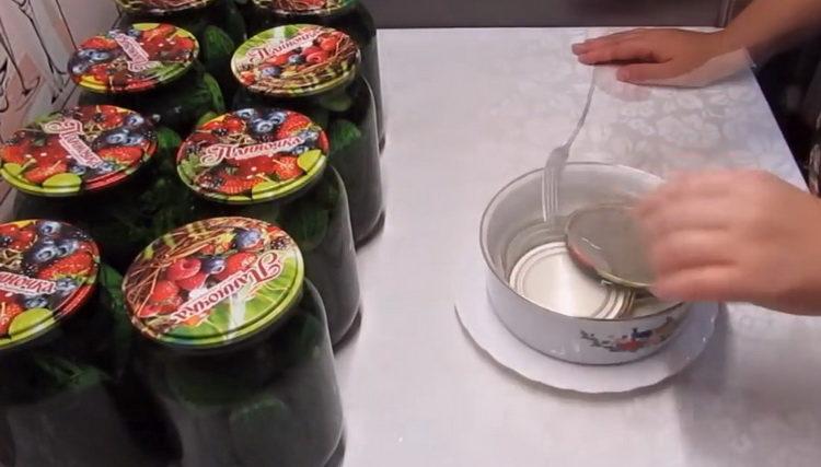 cover the jars with lids