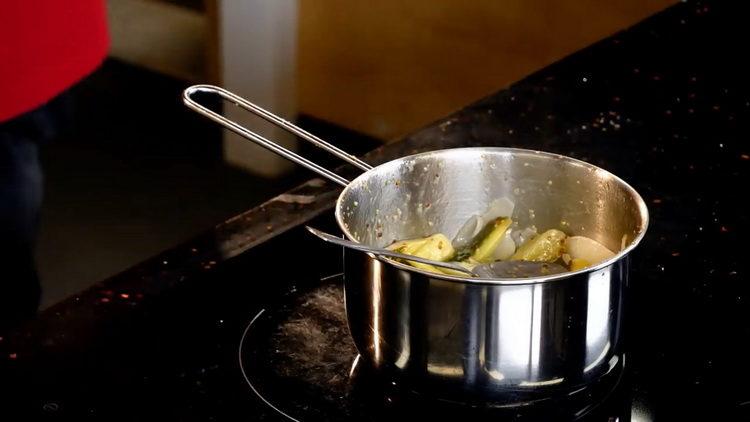 להרתיח את החומרים