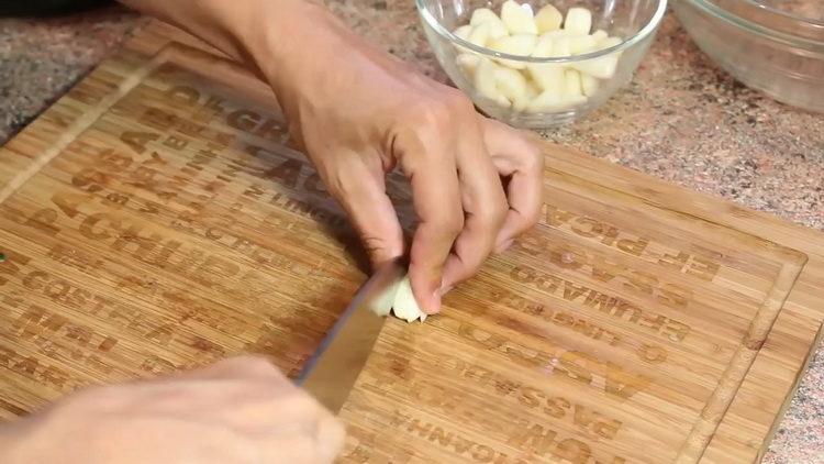 накълцайте чесъна