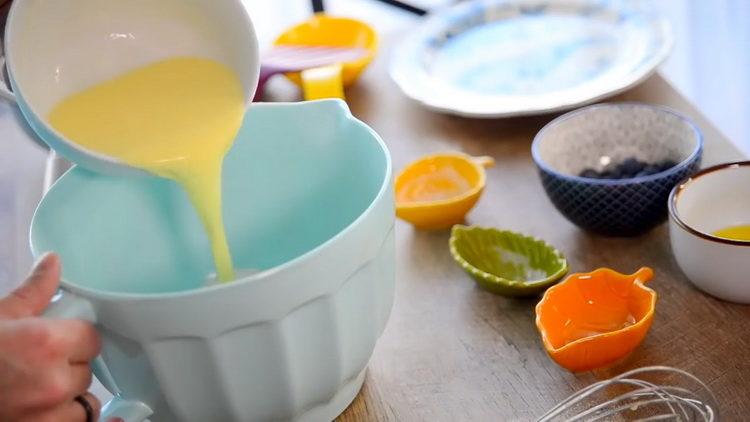 Mezcla los ingredientes para cocinar.