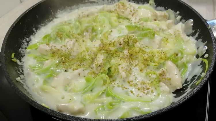 ajouter de l'origan à la pâte