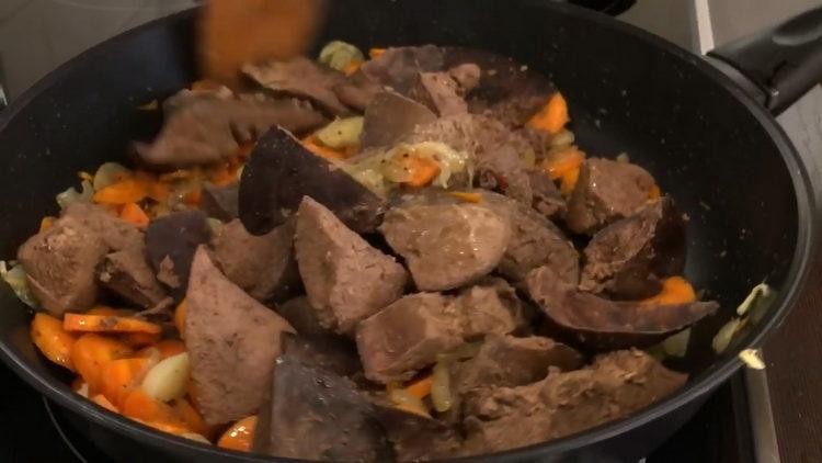 Torrades, fregiu els ingredients