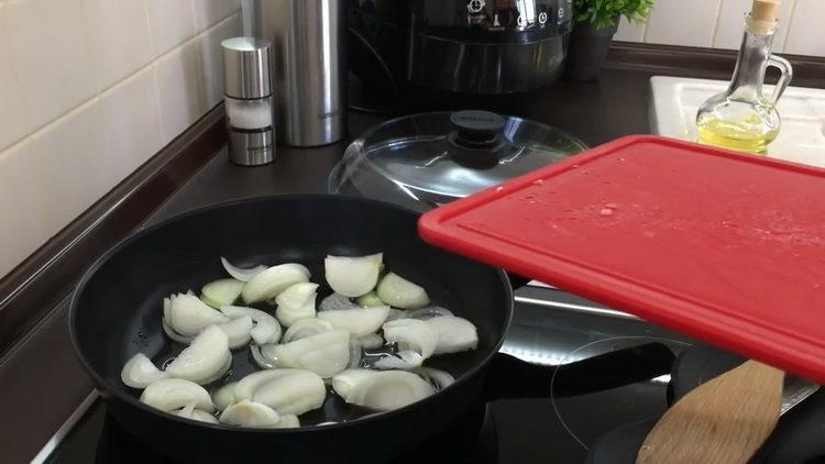 Torrades, fregiu les cebes