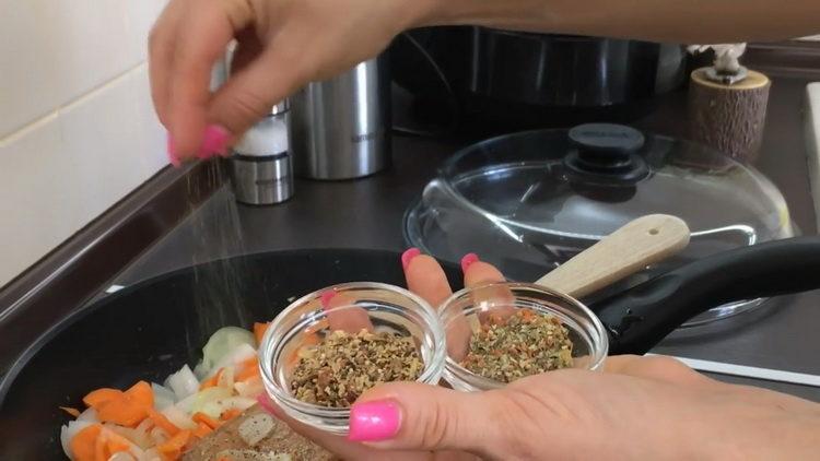 Prepareu les espècies per cuinar.