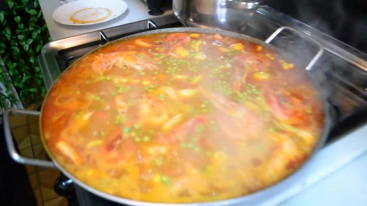 Adăugați mazărea verde pentru gătit