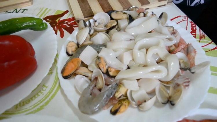 Pregătiți ingredientele pentru gătit.