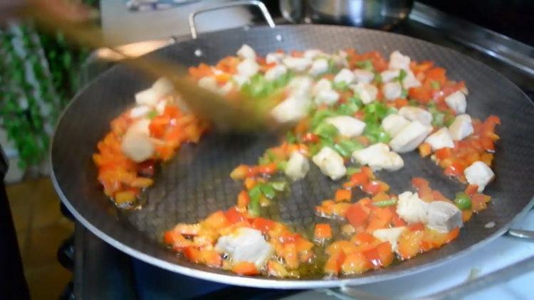 Adăugați piper pentru a găti