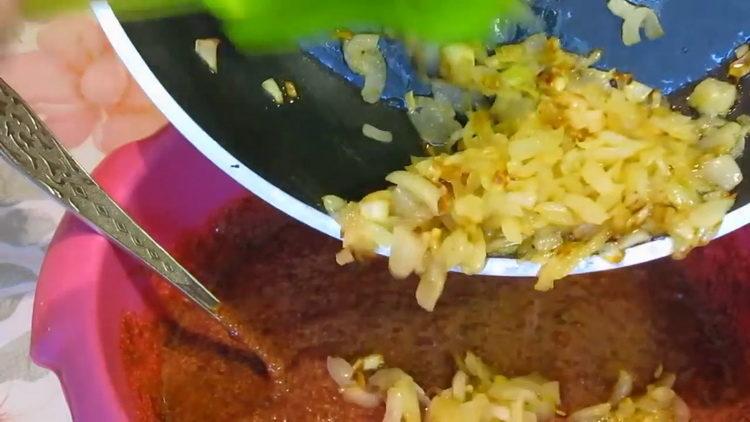 Barregeu els ingredients per cuinar.