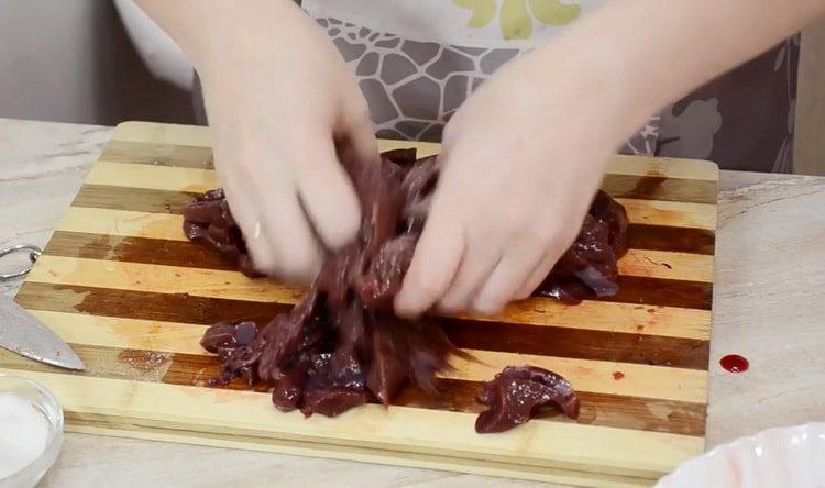 Pregătiți ingredientele pentru gătit.