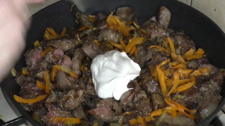 Adăugați smântână pentru gătit