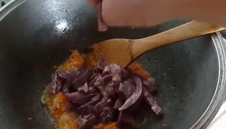 Toast, smažte ingredience