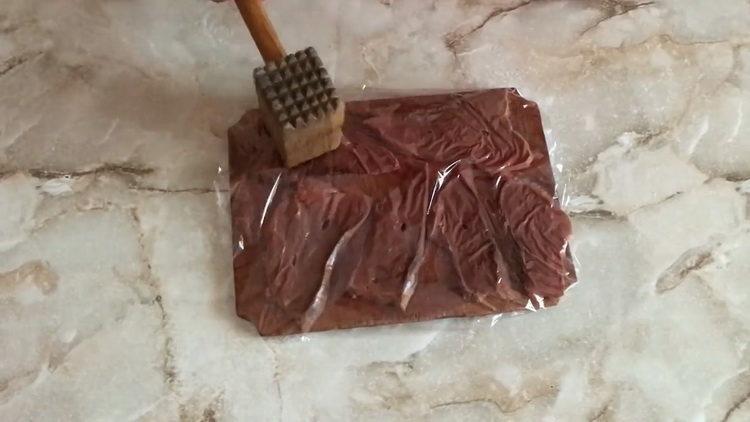 Pentru a pregăti ficatul, bate ficatul