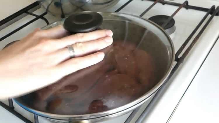 Coloque o fígado para cozinhar