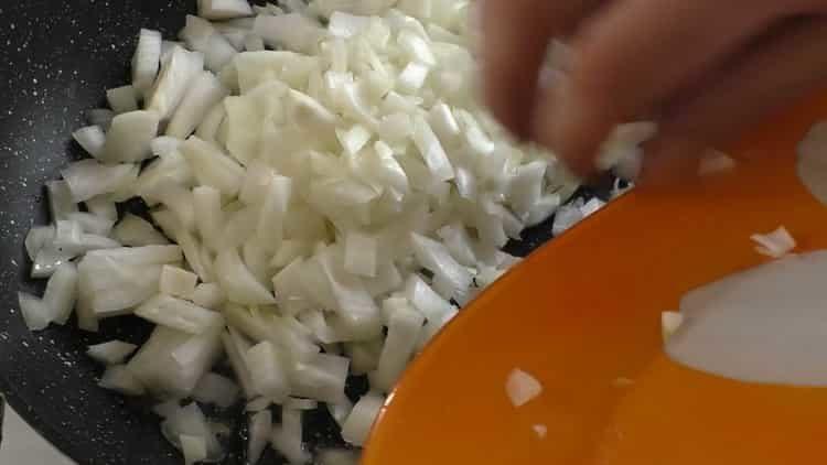 Vařit, nakrájejte cibuli