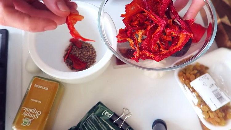 Comment l'assaisonnement est-il préparé pour le pilaf