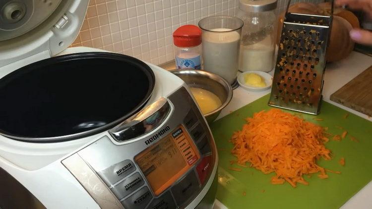 Настържете тиква за готвене