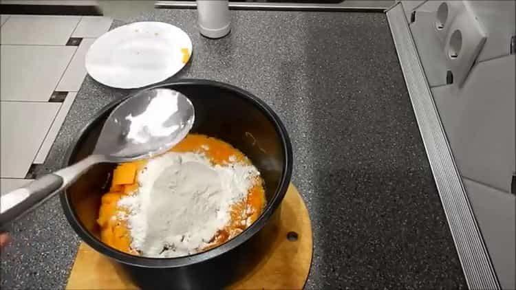 Blanda ingredienserna för att laga mat.