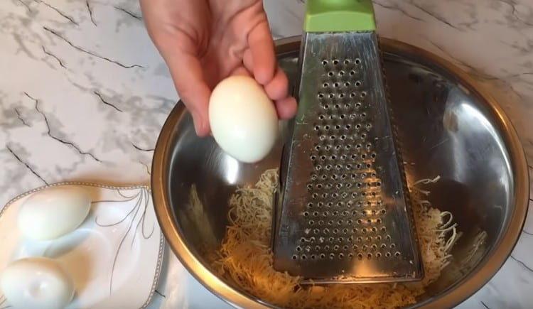 Trois œufs à la coque.