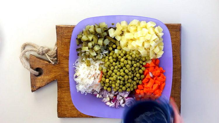 Ajouter des petits pois pour cuisiner