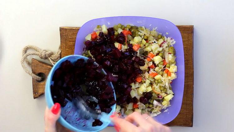 Mélangez les ingrédients pour cuisiner.