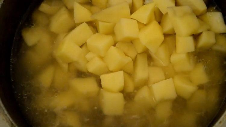 Para cocinar, picar papas