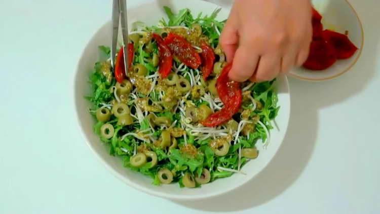 puneți roșii uscate