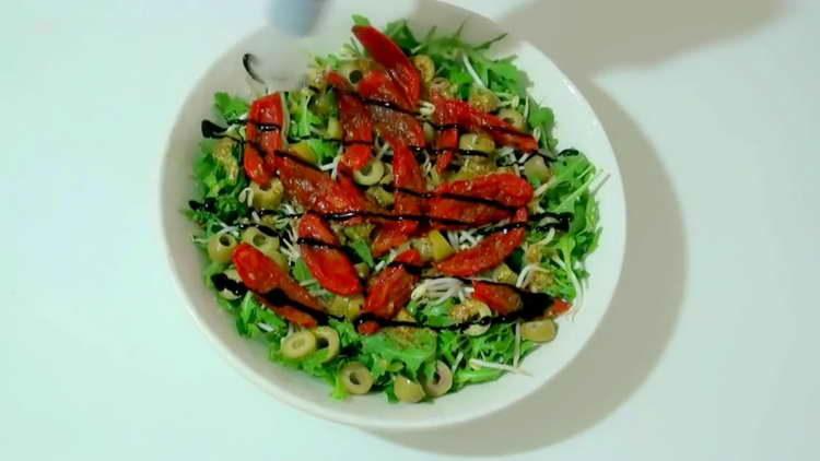 se toarnă smântână balsamică