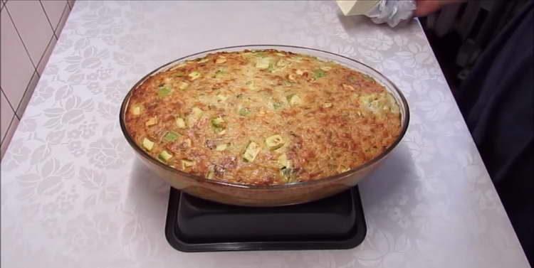 trimite plăcinta la cuptor