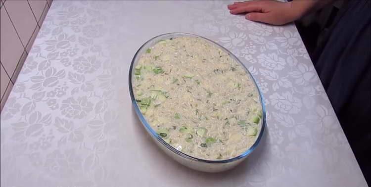 pune aluatul într-o foaie de copt