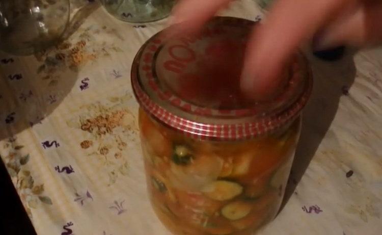 Barregeu els ingredients per cuinar.