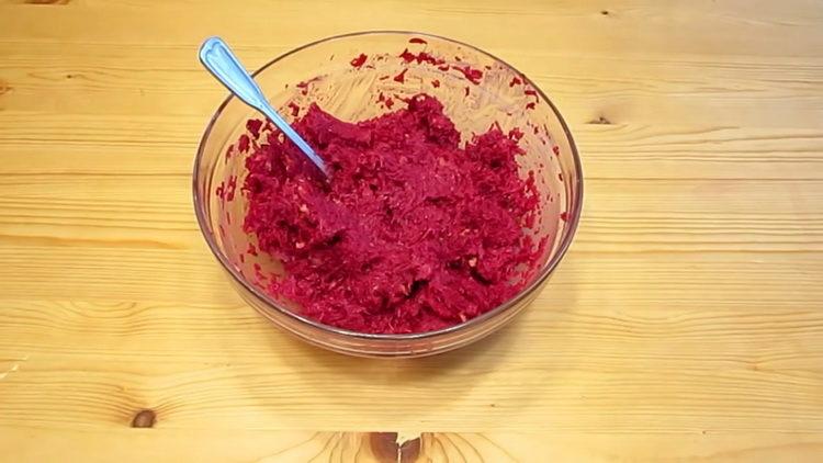 Barregeu els ingredients per cuinar.